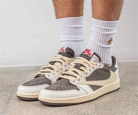 travis scott dunks reverse mocha